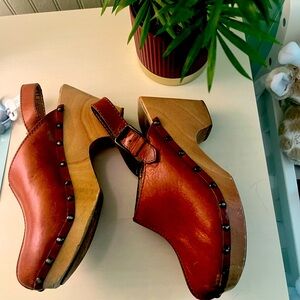 Dolce & Gabbana brown leather clogs